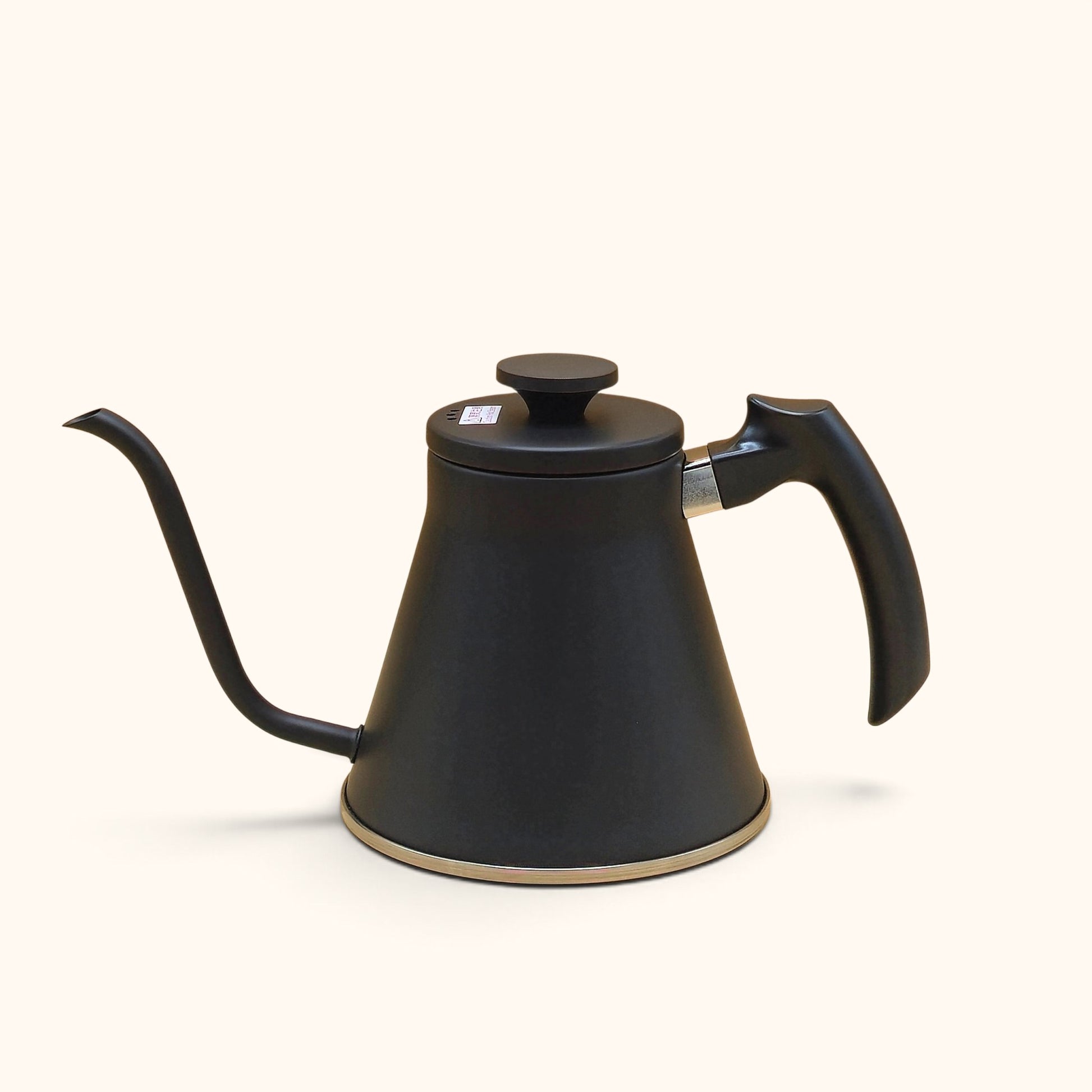 Kirjalan Paahtimo Hario Fit V60 -vedenkeitin mattamustana, 1,2 litran ruostumaton teräskannu joutsenkaulanokalla.